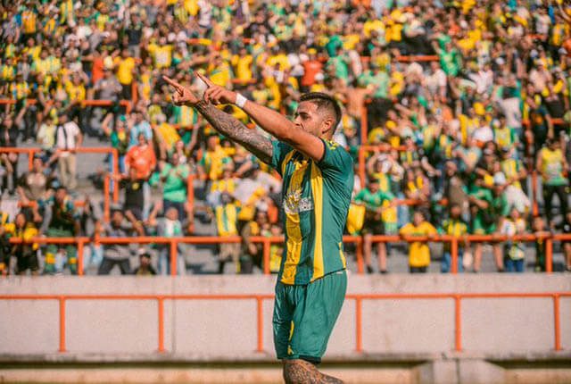 Gran triunfo de Aldosivi para seguir prendido arriba