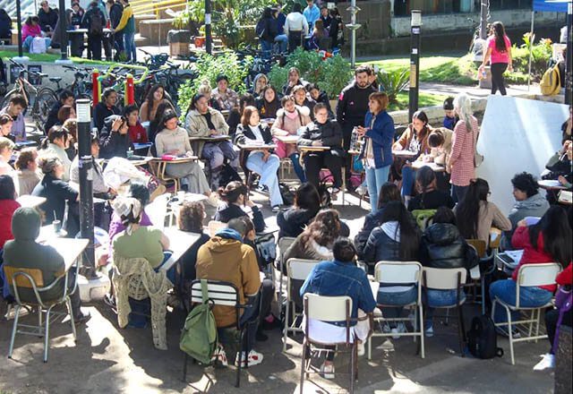 Paro de 48 horas en universidades: docentes y no docentes marchan contra el veto de Milei