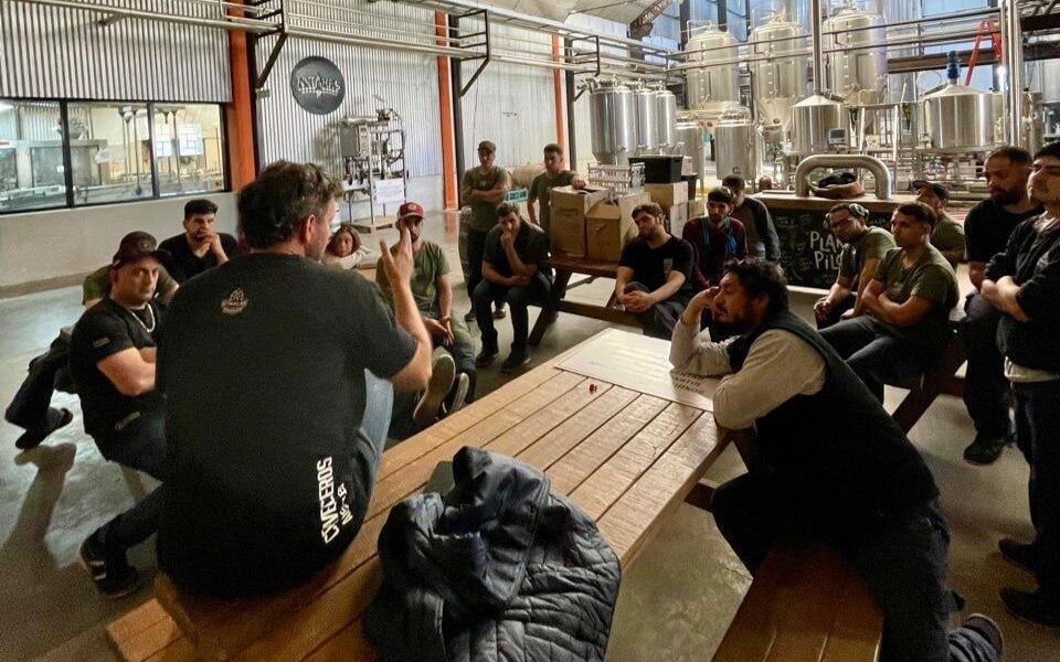 Conflicto en Antares: sin acuerdo salarial, trabajadores denuncian prácticas antisindicales