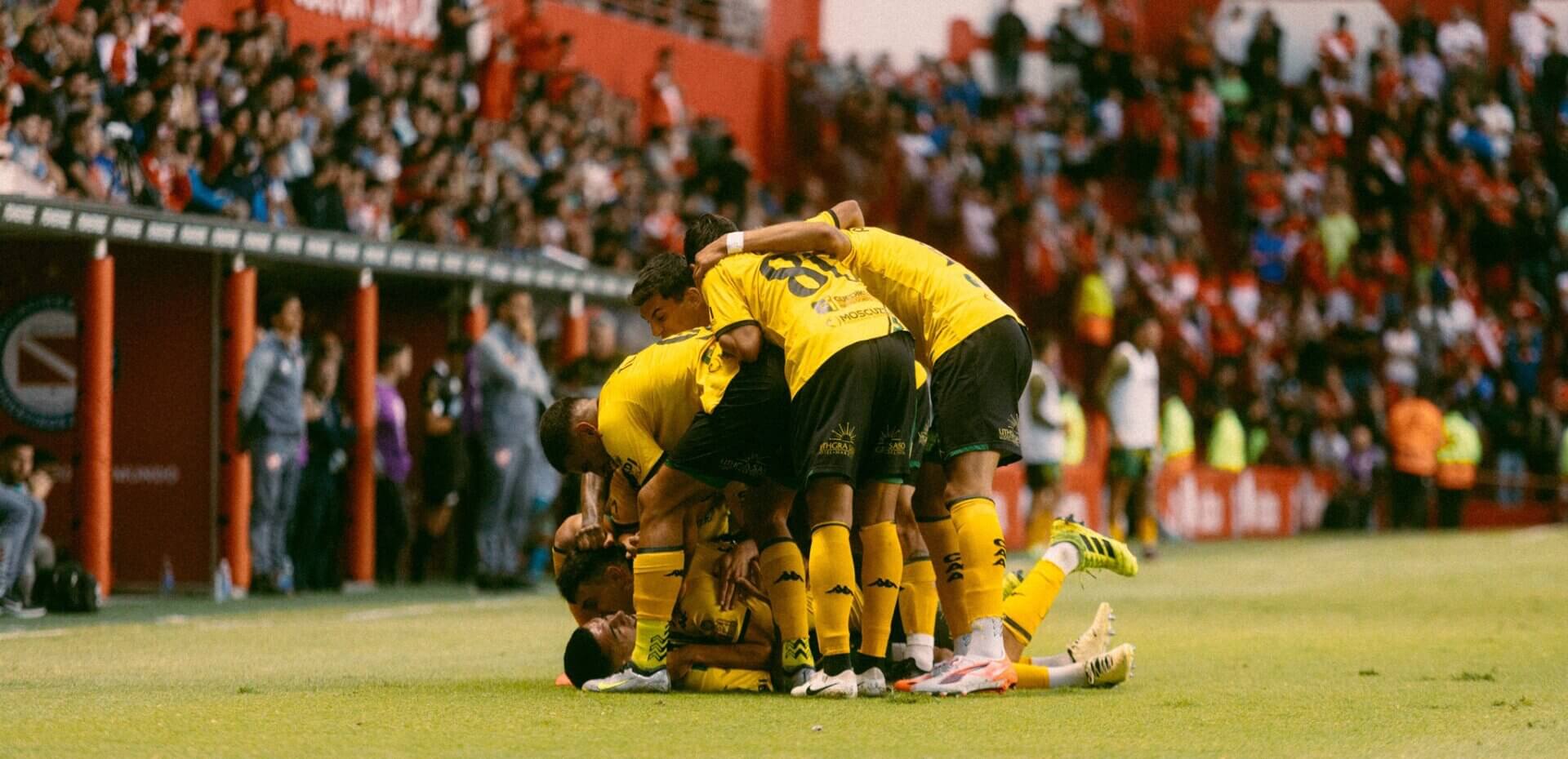 Aldosivi dio el golpe en La Paternal y sumó su primer triunfo en el Campeonato