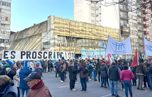Gremios alineados con Kicillof marcharon en Mar del Plata: “No hay democracia si hay proscripción”