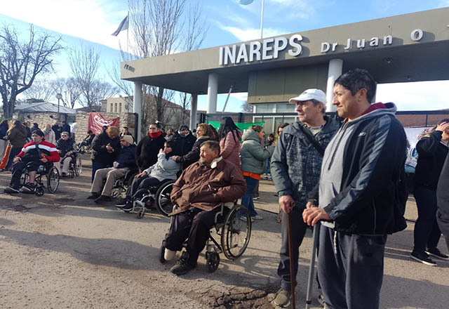 Contundente protesta en el INAREPS en el marco del paro nacional de salud