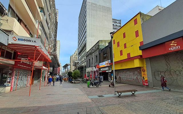 Amplio acatamiento al Día del Empleado de Comercio